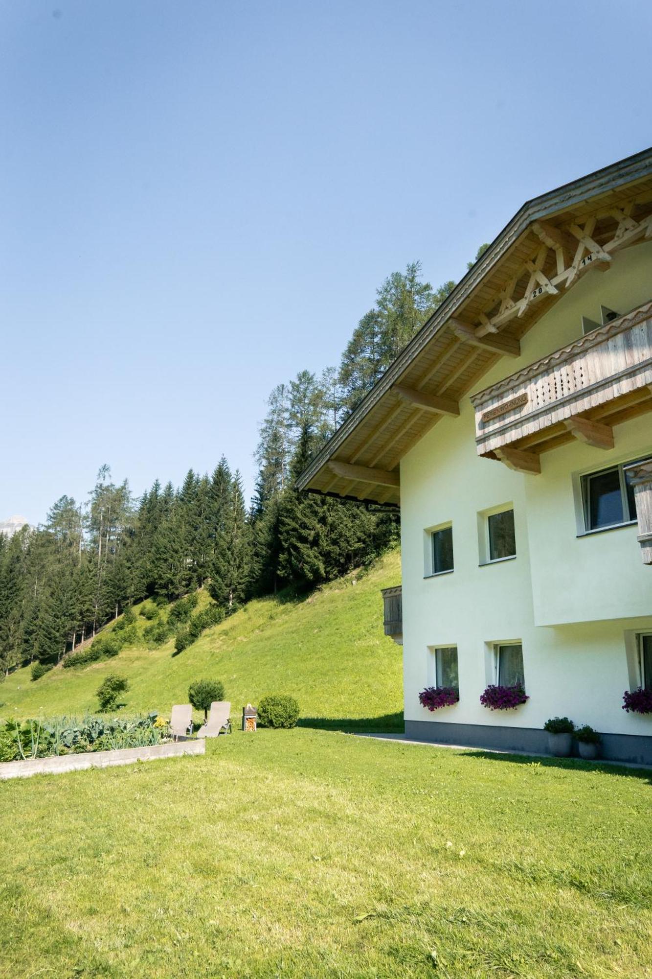 Nagelehof Apartment Blaser Navis Exterior photo